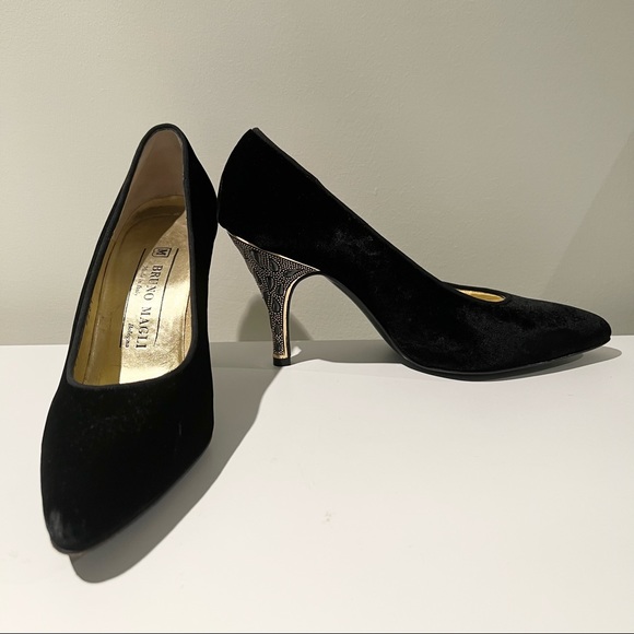 BRUNO MAGLI Black Suede Pumps - Picture 8 of 10